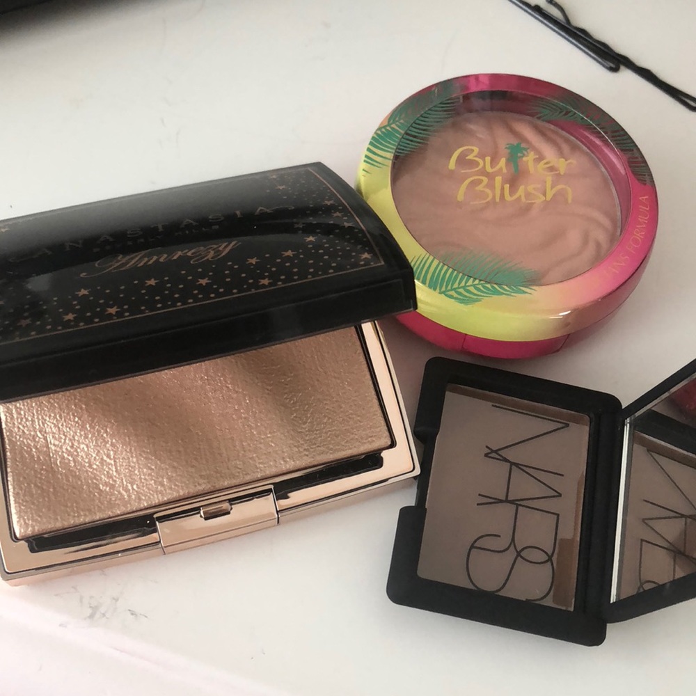 Anastasia x Amrezy Highlighter & blush and bronzer